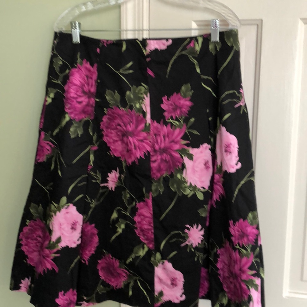 Talbots sz 12  Floral lined skirt